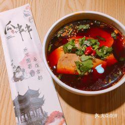 网红八大碗的瓜吃不吃,瓜田里的美食盛宴，吃不吃，你说了算！